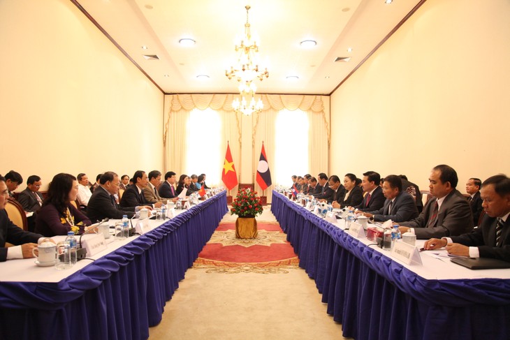 Вьетнам и Лаос активизируют взаимодействие в развитии проектов электроснабжения - ảnh 1